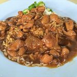 王道タイ料理【甘辛あんかけ鶏めし】バンコク旧市街のぶっかけ飯