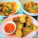 バンコク旧市街ローカル有名店の極太麺炒め・クイティアオクアガイ
